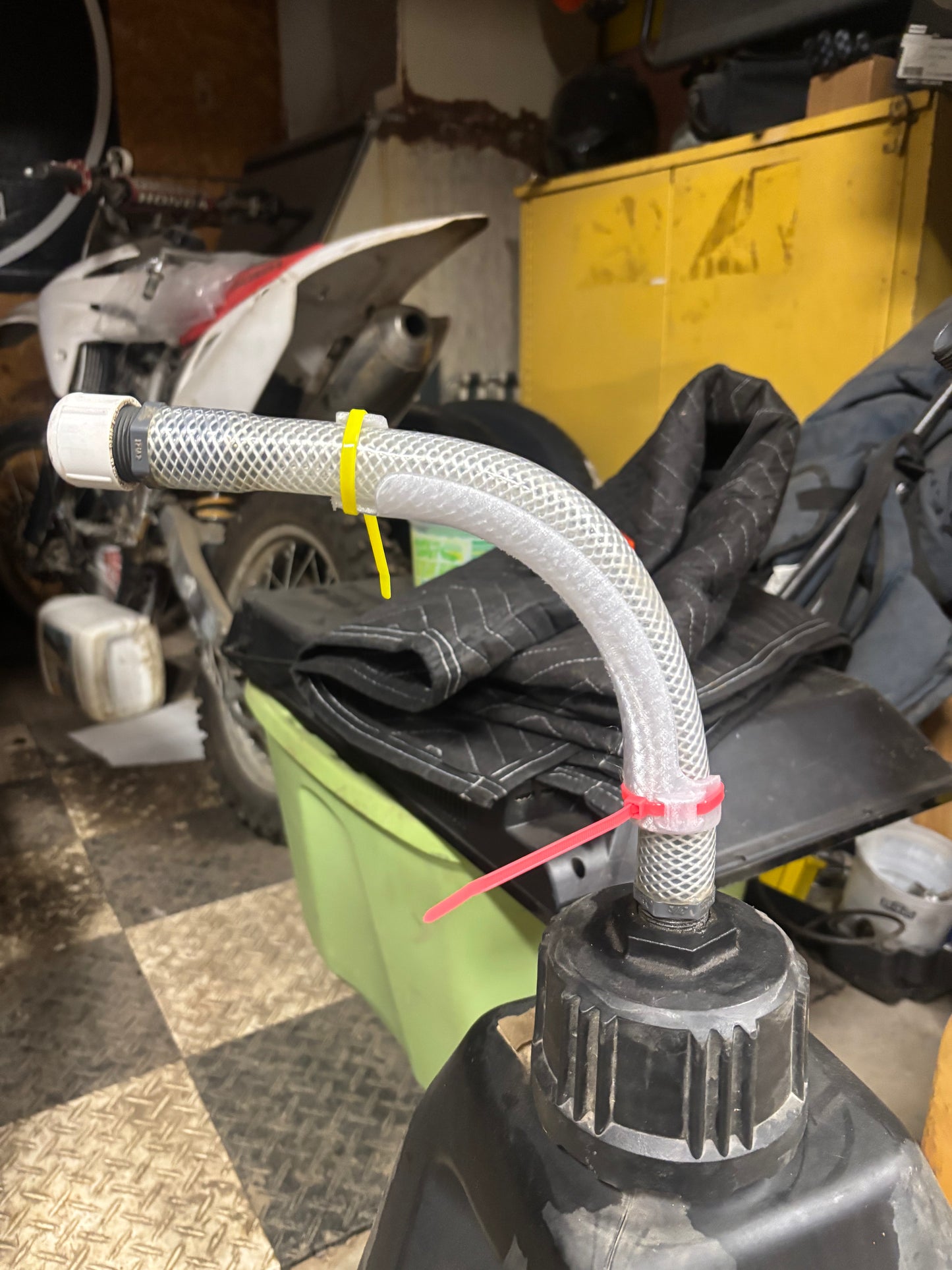 Gas can hose bender
